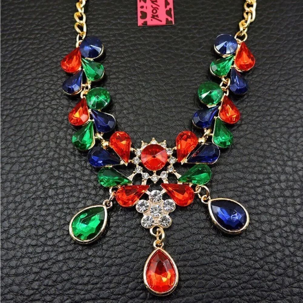 ♥️ Betsey Johnson NEW crystal sophisticated statement necklace ♥️